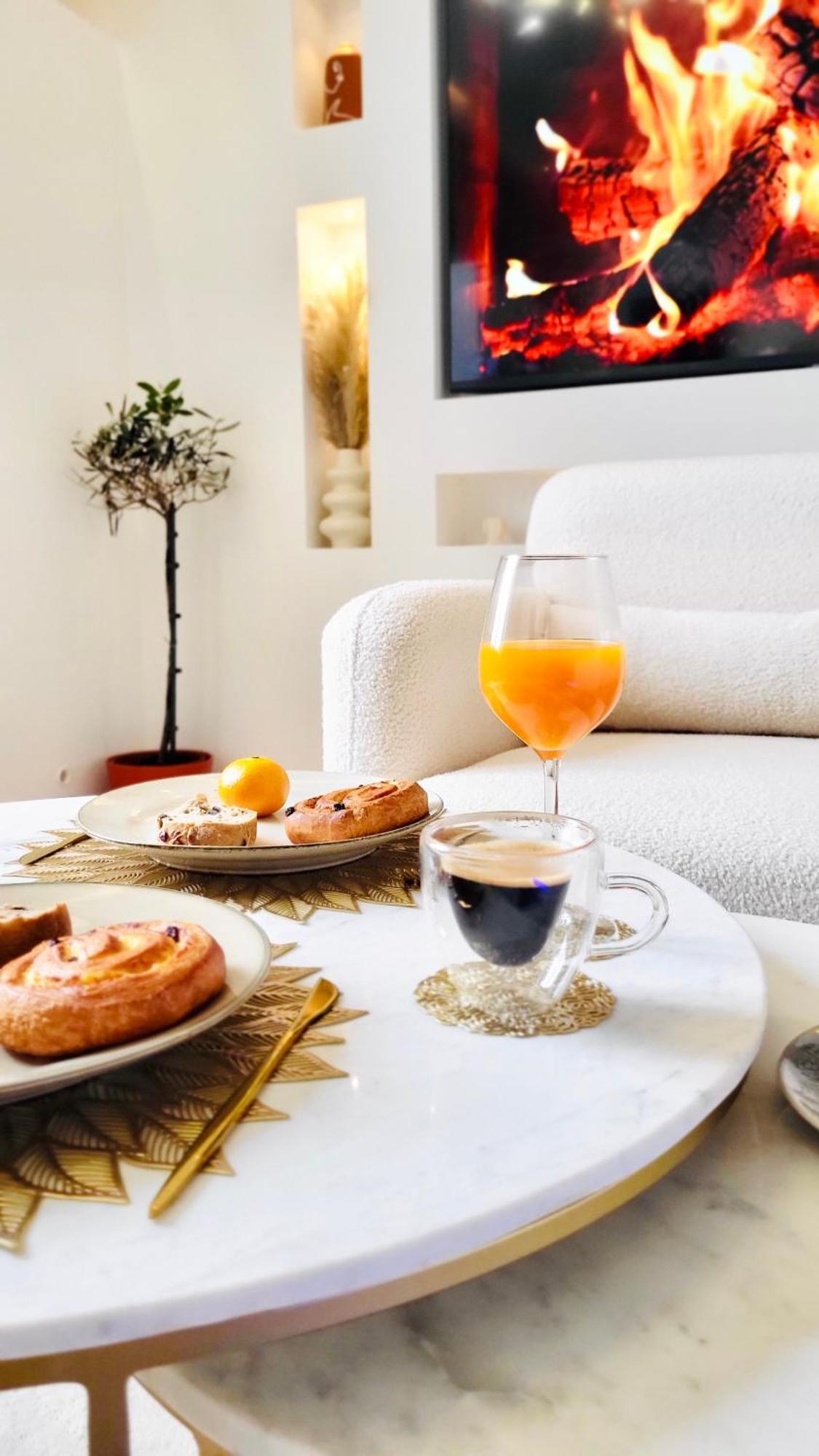 - La Suite Delos - Jacuzzi 2 Places - Centre Ville A Pied - Lit Queen Size - Parking Privee - Wifi - City Center Within Walking Distance - 坎佩尔 外观 照片