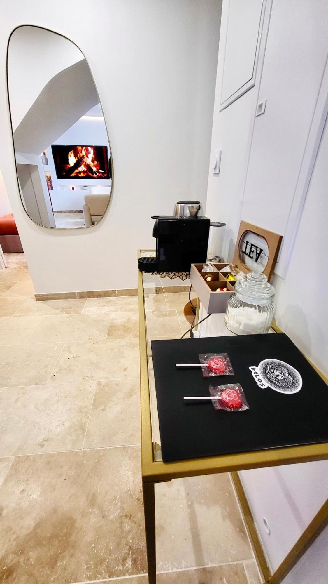 - La Suite Delos - Jacuzzi 2 Places - Centre Ville A Pied - Lit Queen Size - Parking Privee - Wifi - City Center Within Walking Distance - 坎佩尔 外观 照片