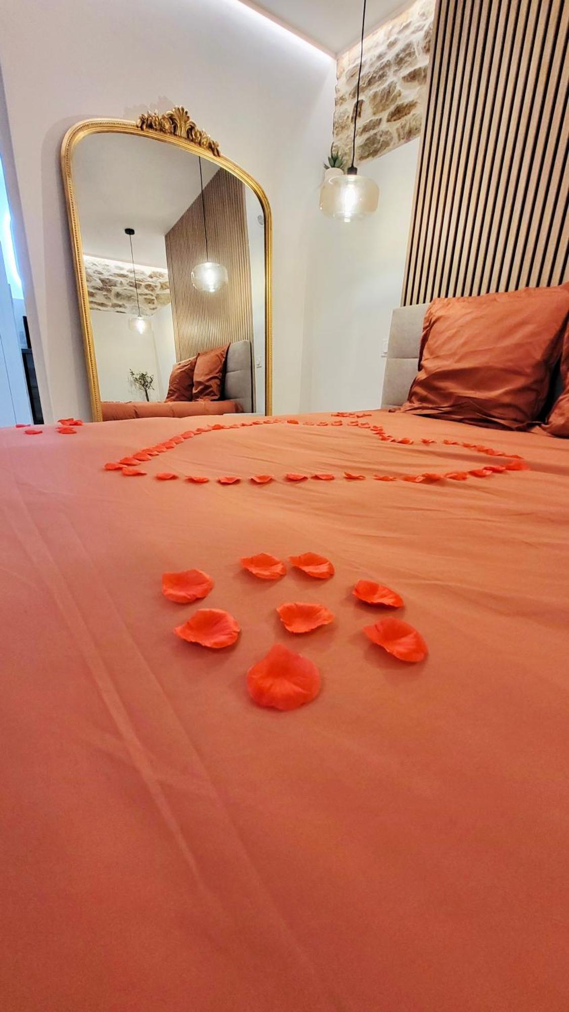 - La Suite Delos - Jacuzzi 2 Places - Centre Ville A Pied - Lit Queen Size - Parking Privee - Wifi - City Center Within Walking Distance - 坎佩尔 外观 照片