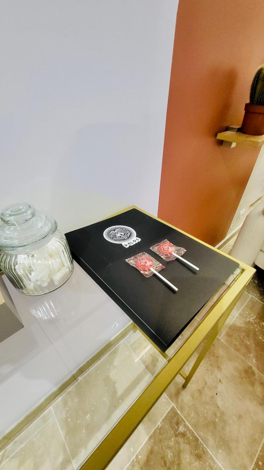 - La Suite Delos - Jacuzzi 2 Places - Centre Ville A Pied - Lit Queen Size - Parking Privee - Wifi - City Center Within Walking Distance - 坎佩尔 外观 照片